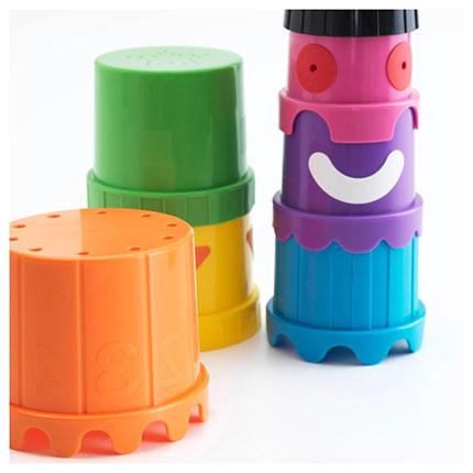 Іграшки для дитини від 6 до 9 місяців: cтаканчики-формочки